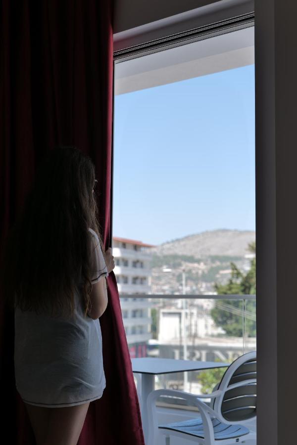 Lumi Hotel Sarandë Exterior foto