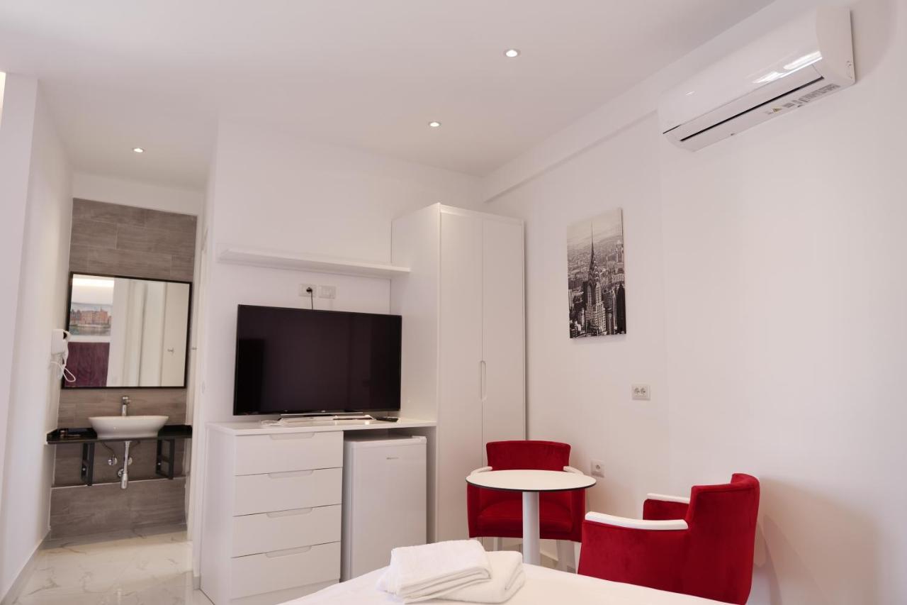 Lumi Hotel Sarandë Exterior foto